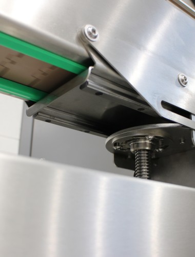 Bottle chain conveyors