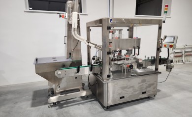 Canister capper with cap elvator